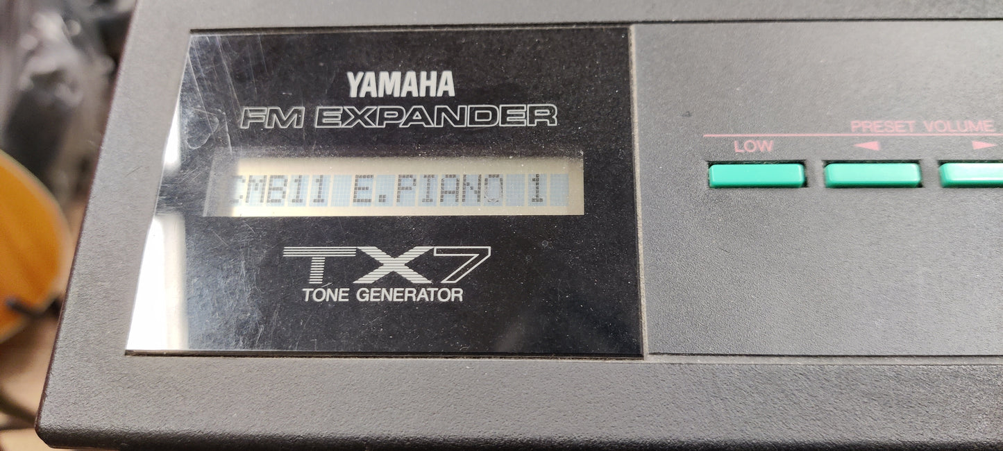Yamaha DX7 keyboard & TX7 tone generator (used) - Aron Soitin