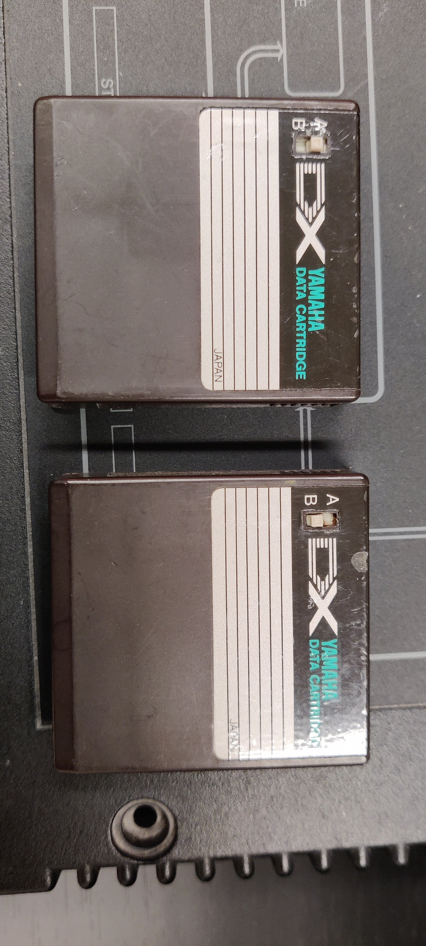 Yamaha DX7 keyboard & TX7 tone generator (used) - Aron Soitin