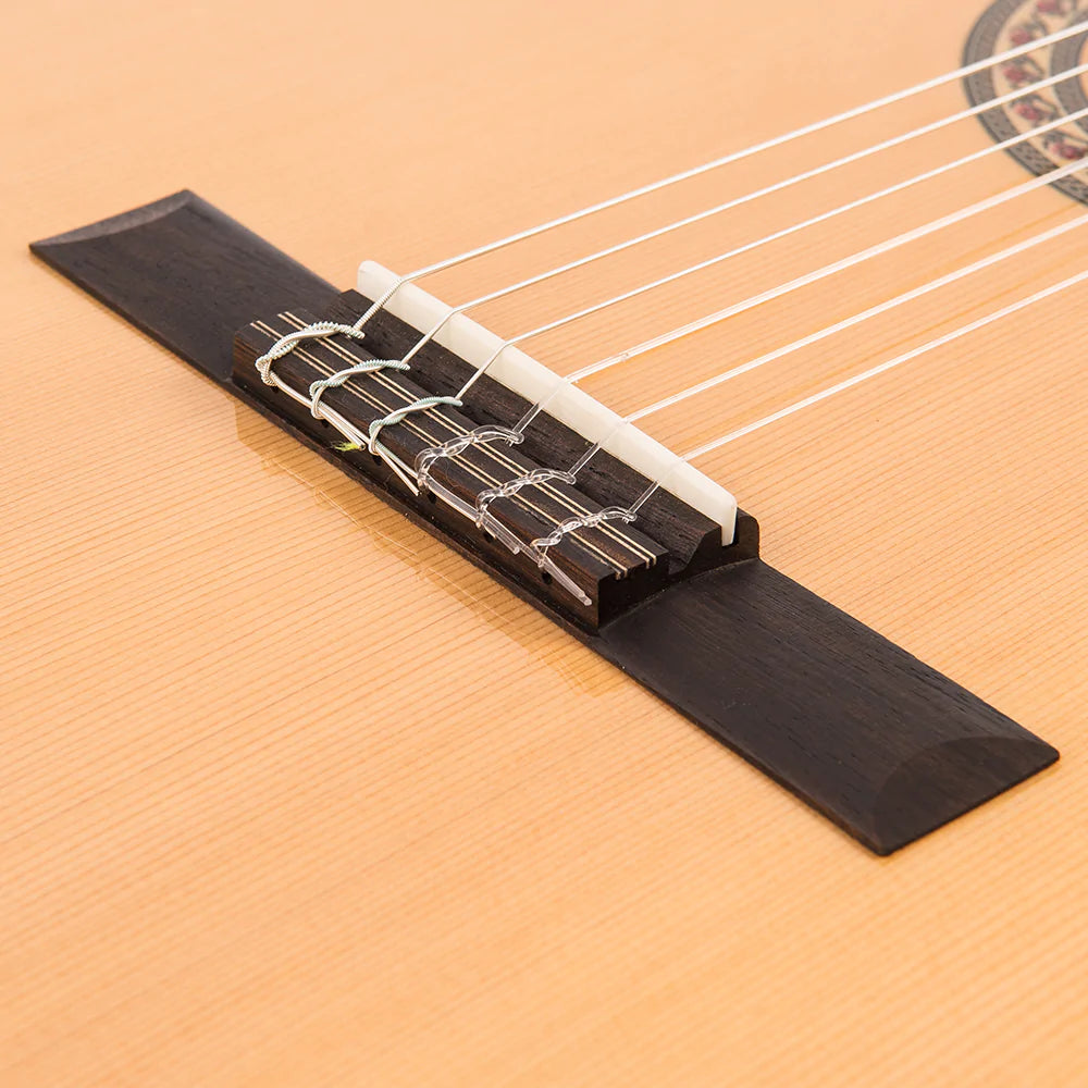 Santos Martinez SM450CE Preludio Cutaway klassinen kitara mikillä - Aron Soitin