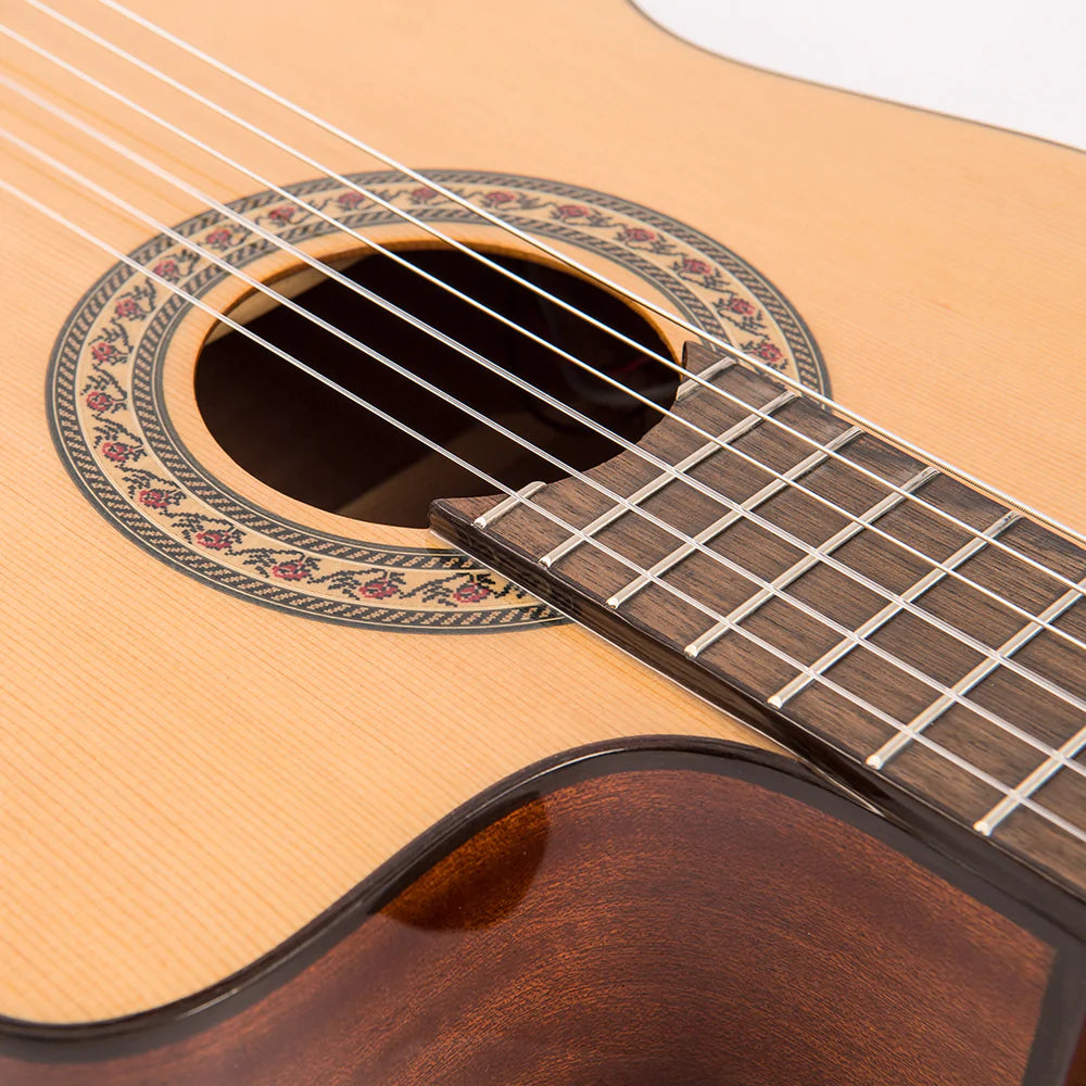 Santos Martinez SM450CE Preludio Cutaway klassinen kitara mikillä - Aron Soitin