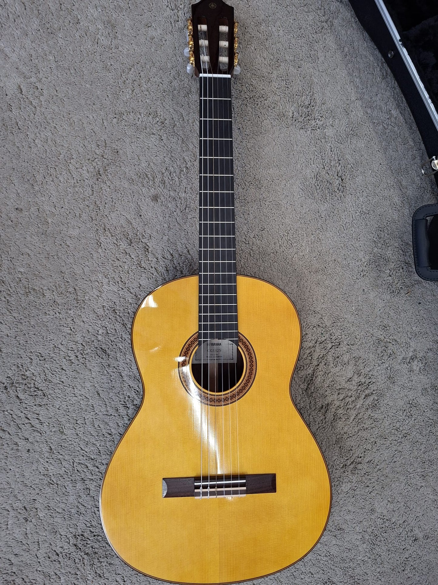 Yamaha CG182S Solid Top classical guitar (used)