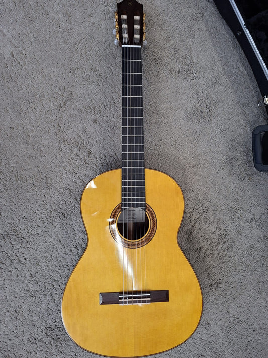 Yamaha CG182S Solid Top classical guitar (used)