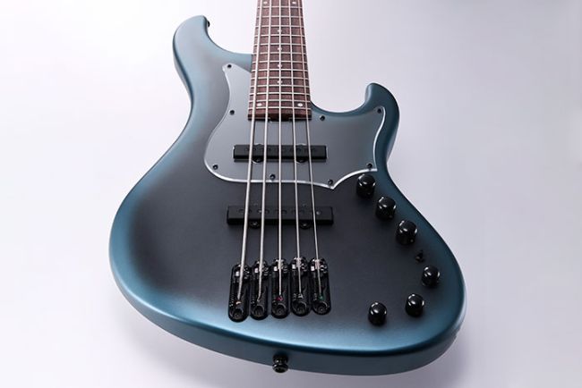 Ibanez MDM1000-PW bassokitara pussilla