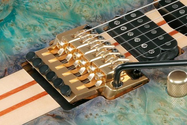 Ibanez Visions IV2RG sähkökitara kotelolla