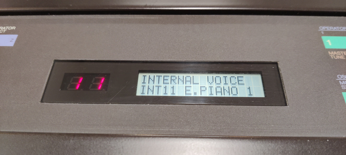 Yamaha DX7 keyboard & TX7 tone generator (used) - Aron Soitin