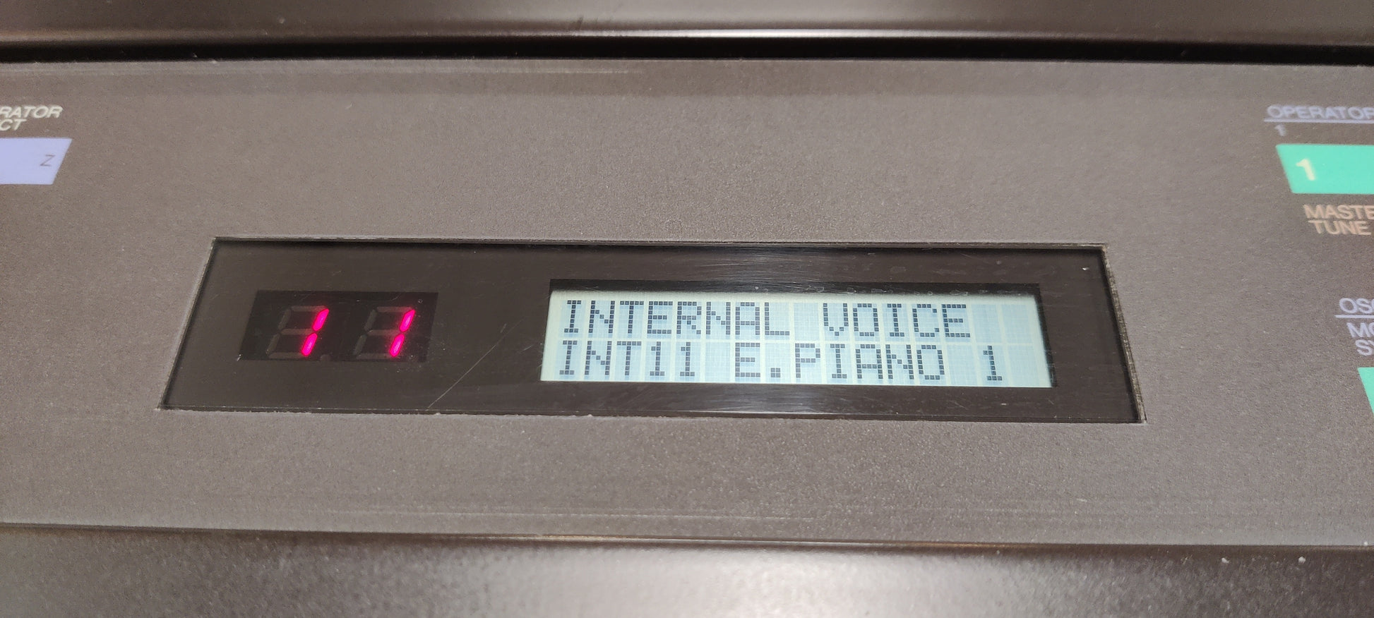 Yamaha DX7 keyboard & TX7 tone generator (used) - Aron Soitin