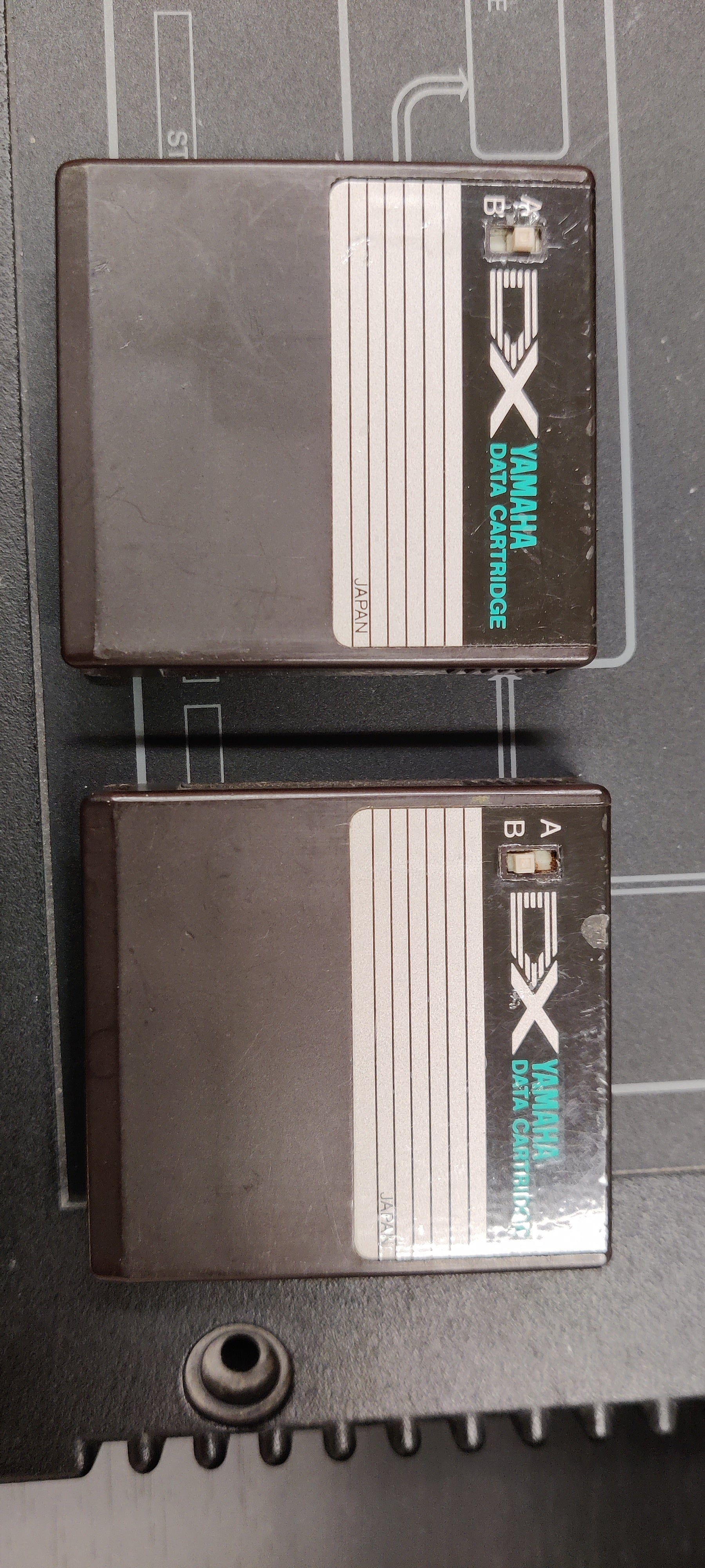 Yamaha DX7 keyboard & TX7 tone generator (used) - Aron Soitin