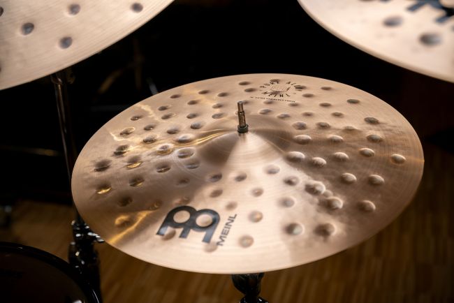 Meinl Pure Alloy 16" Extra Hammered Crash - Aron Soitin